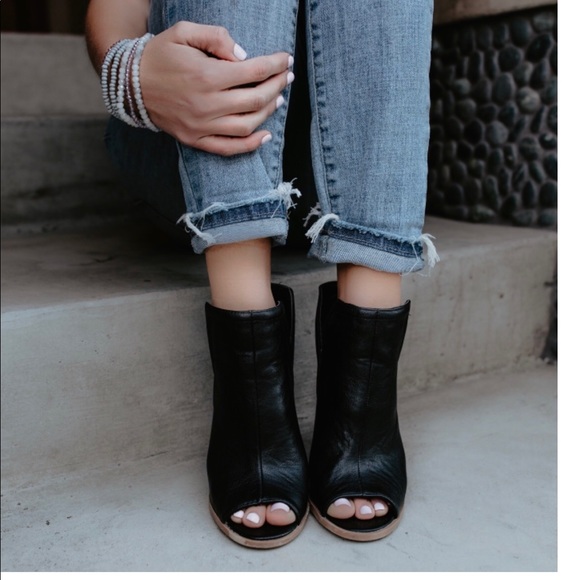 😍Restock BLACK PEEP TOE CYLINDER HEEL  BOOTIE - Picture 3 of 8